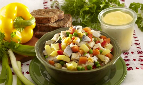 salata de cartofi cu hering jpeg