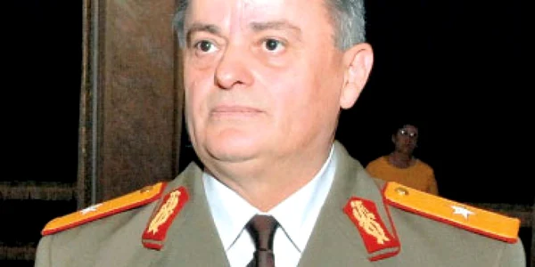 Vanitatea generalilor se tratează cu stele