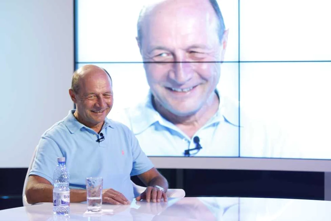 Traian Băsescu nu a renunţat la tricoul albastru nici în acest weekend (foto: Eduard Enea)