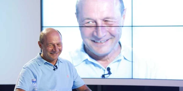 Traian Băsescu nu a renunţat la tricoul albastru nici în acest weekend (foto: Eduard Enea)