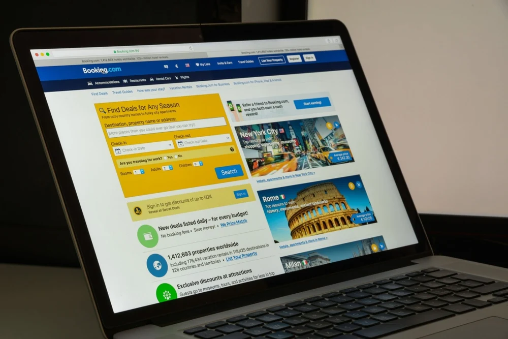 Precedent istoric în justiție: Booking, obligat să plătească despăgubiri unui turist pentru o vacanță distrusă