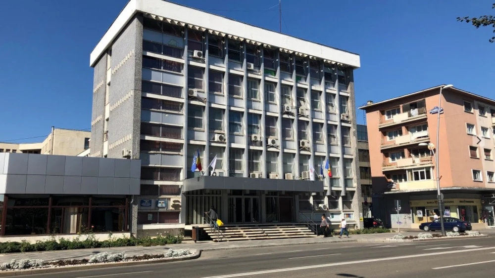 Fraudă de 6 milioane de lei la Primăria Bacău: DNA trimite în judecată 24 de persoane