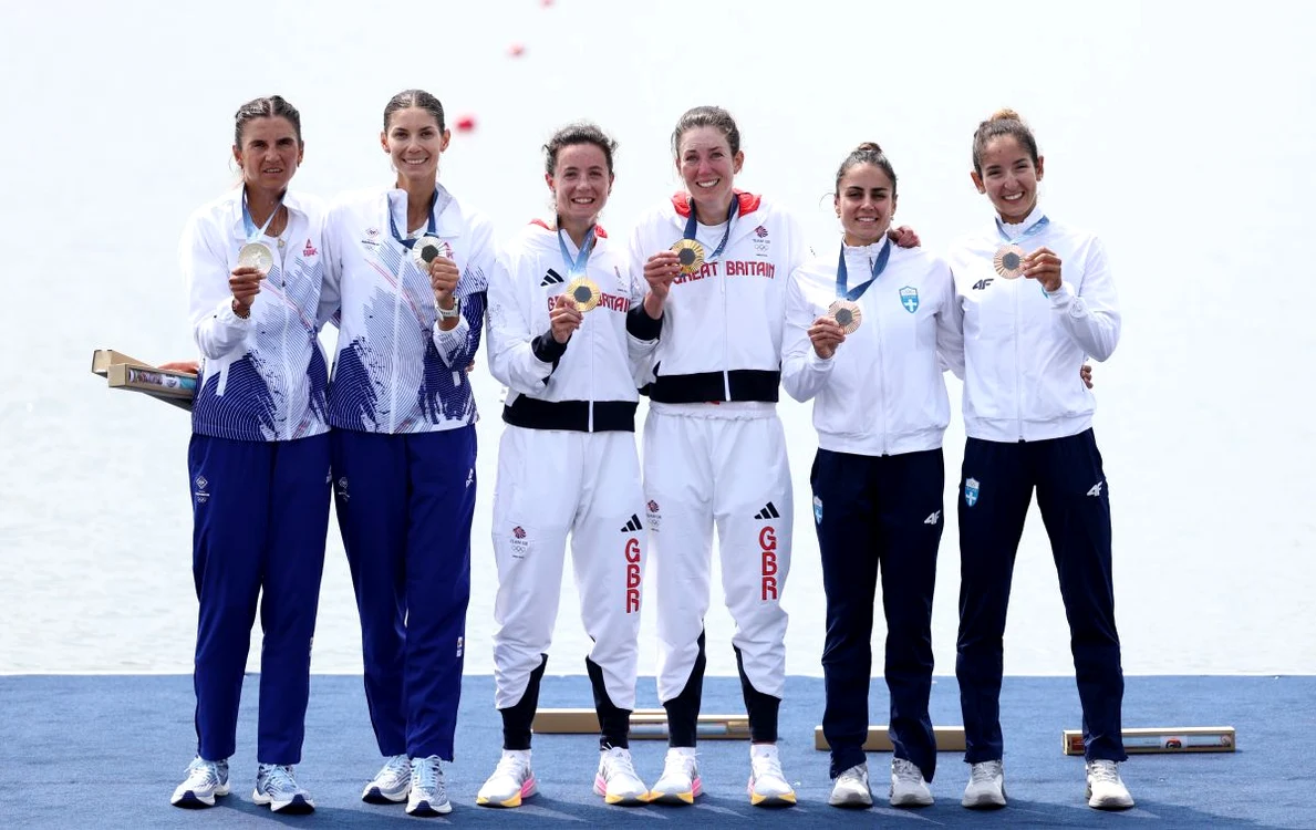 Ionela și Gianina, cu medaliile de argint de la Paris (FOTO: Guliver/ Gettyimages)