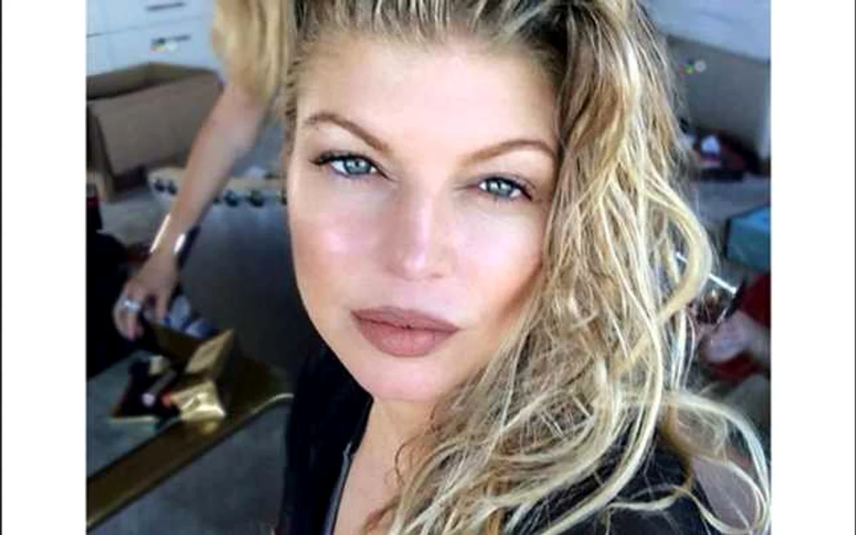Fergie, aici în 2015, cu pielea aparent strânsă din cauza intervenţiilor estetice. FOTO Hepta
