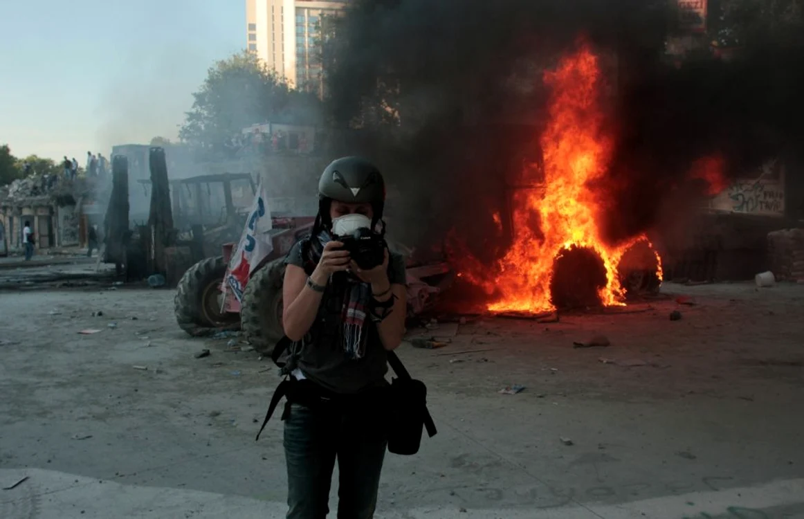 Ioana Moldovan, în timpul protestelor din Piaţa Taksim, Turcia, din vara anului 2013 FOTO Arhiva personală