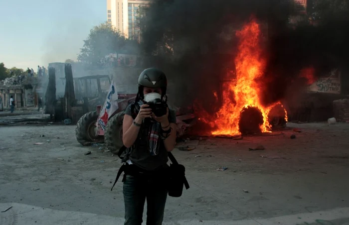 Ioana Moldovan, în timpul protestelor din Piaţa Taksim, Turcia, din vara anului 2013 FOTO Arhiva personală