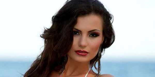 Larisa Popa Miss Universe Romania webp