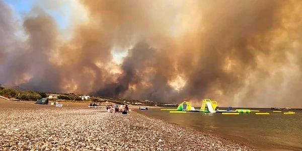 Incendii pe insula Rodos și evacuare turiști FOTO Profimedia (2) jpg