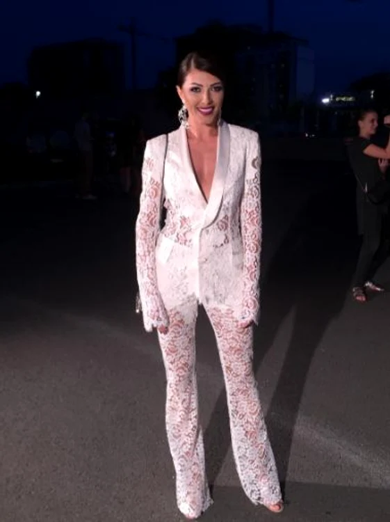 Ilinca a ales un costum transparent pentru petrecerea Kanal D