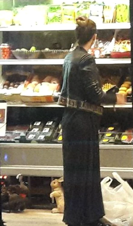 Adela a dat iama în fructe și legume proaspete