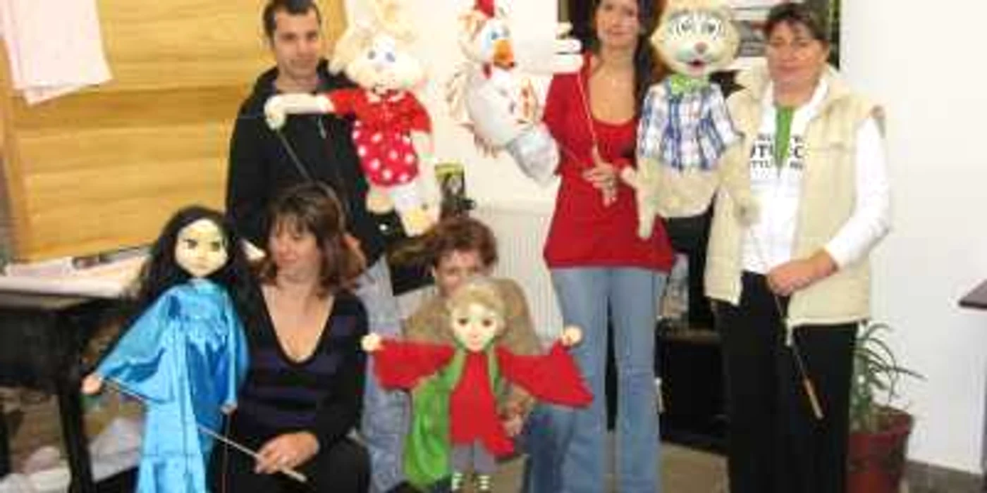 Actorii păpuşari de la Teatrul Anton Pann