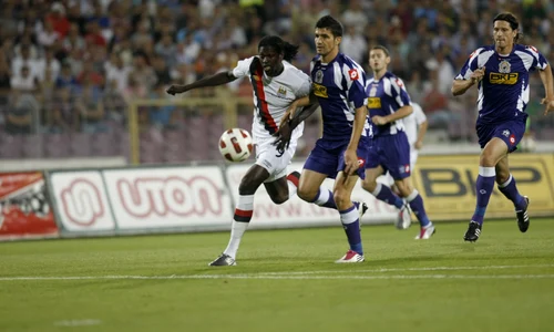 Adebayor a venit a doua oară în România la Timişoara, în 2010, pe când juca la Manchester City, pentru un meci din preliminariile Ligii Europa jpeg
