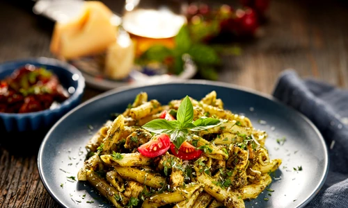 Paste cu pui si spanac  Sursa foto shutterstock 670024192 jpg