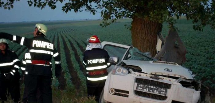 Maşina în care se aflau victimele a fost lovită frontal de un tir FOTO: M.S.