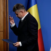 Marcel Ciolacu, prim-ministrul României, susține declarații de presă referitoare la măsurile luate de guvern în cazul azilelor de bătrâni din Ilfov, la Palatul Victoria din București. FOTO Inquam Photos / George Călin