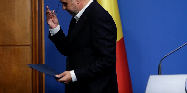 Marcel Ciolacu, prim-ministrul României, susține declarații de presă referitoare la măsurile luate de guvern în cazul azilelor de bătrâni din Ilfov, la Palatul Victoria din București. FOTO Inquam Photos / George Călin