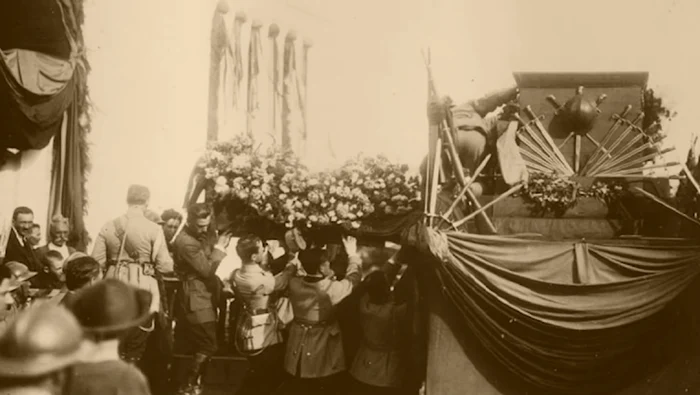 Drumul spre București al Ostașului Necunoscut în 1923 Imagine de arhivă