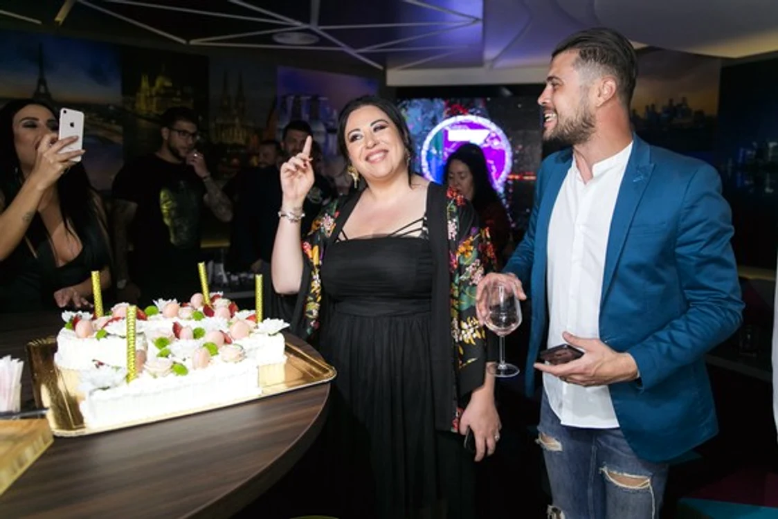 
    Oana Roman își sărbătorește soțul care a împlinit 32 de aniFoto Facebook  