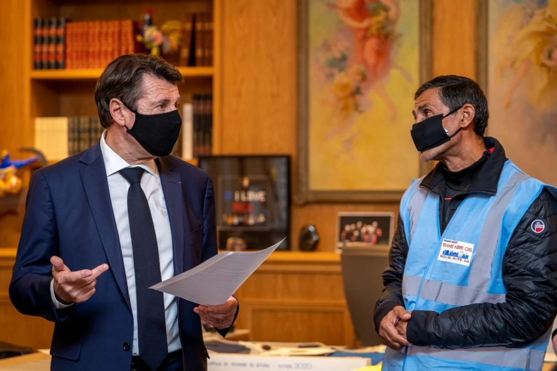 Christian Estrosi, primarul oraşului Nisa, i-a oferit un loc de muncă şi o locuinţă lui Ion-Nelu Gioroiu (foto dreapta), impresionat de generozitatea românului faţă de sinistraţi FOTO: Facebook/Christian Estrosi