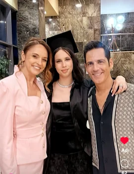 Violeta și-a strâns ambii părinți în brațe, pe Andreea Marin și Ștefan Bănică JR
