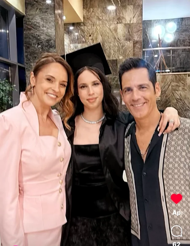 Violeta și-a strâns ambii părinți în brațe, pe Andreea Marin și Ștefan Bănică JR