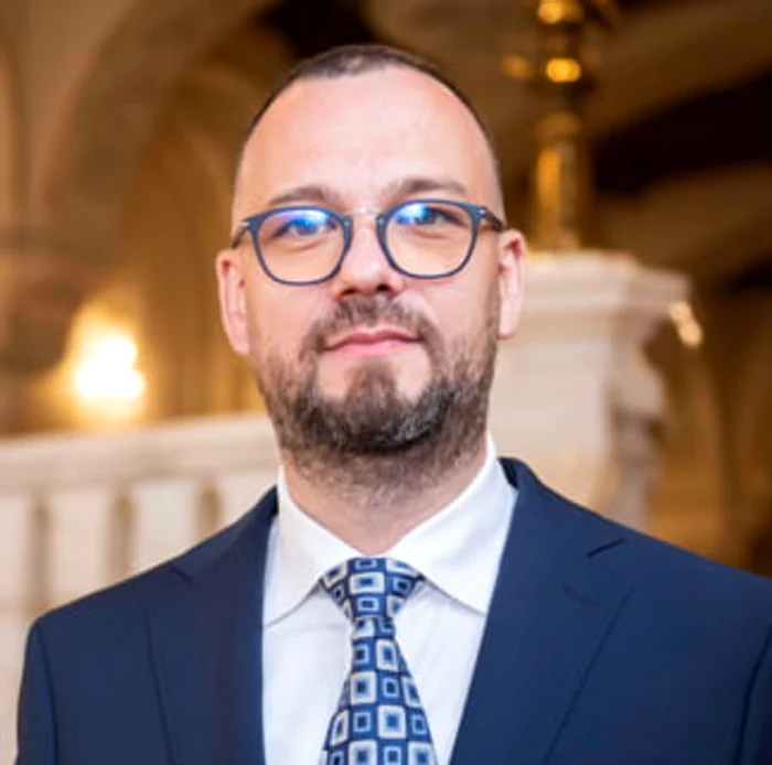 Popp a fost numit în funcţia de vicepreşedinte al AEP FOTO Administrația Prezidențială 