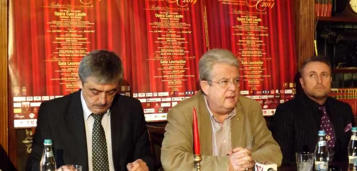 Preşedintele CJ Cluj - Horea Uioreanu, organizatorul evenimentului - Matei Miko şi Cătălin Botezatu au vorbit despre Balul Operei. FOTO: Remus Florescu