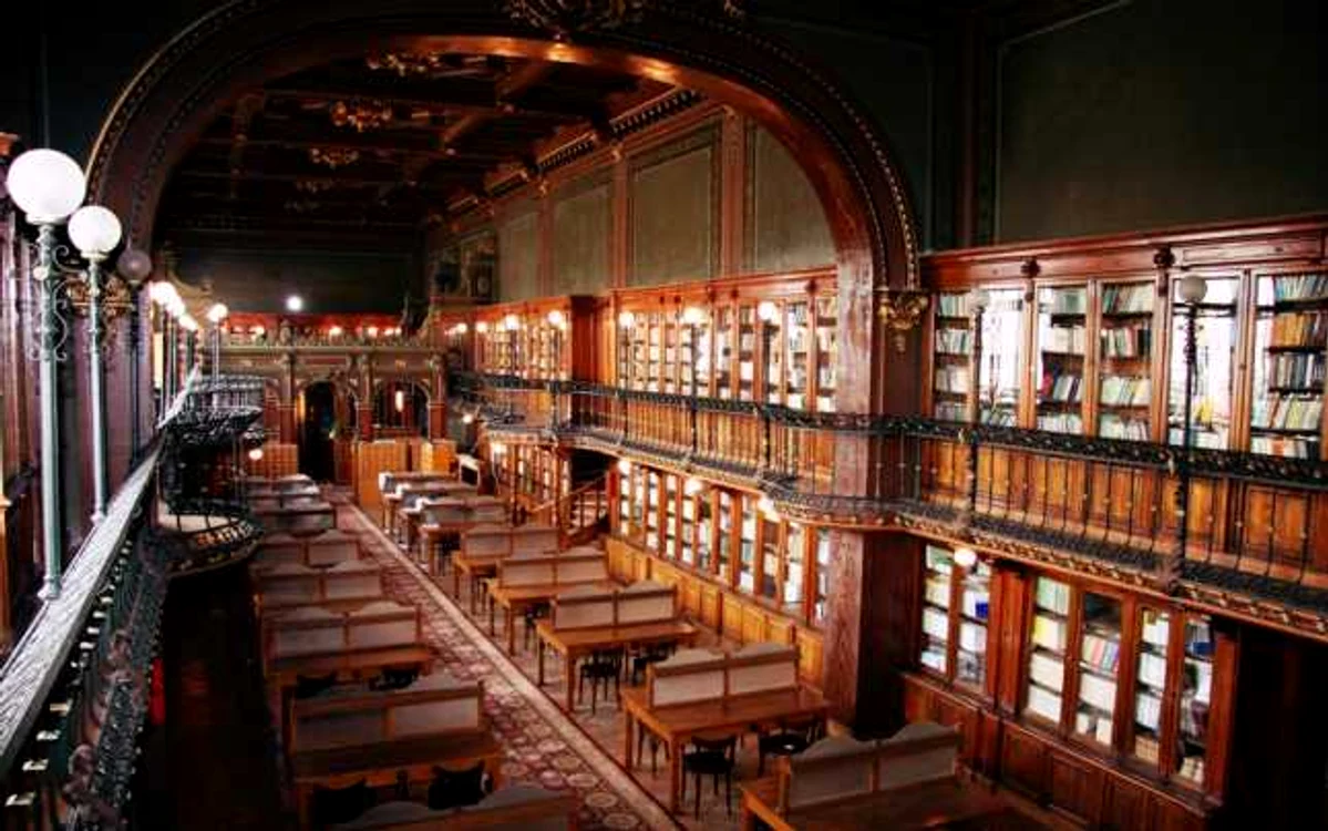 Biblioteca Universităţii „Gheorghe Asachi” din Iaşi se numără printre cele mai frumoase biblioteci din România