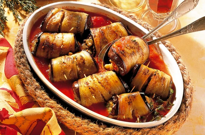 rulouri de vinete cu carne jpeg