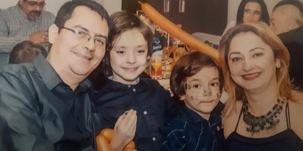 carmen constantin cu sotul si cei doi copii familie romani linz