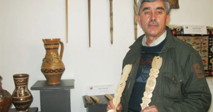 Targu-Jiu: Meşterul Nicolae Guţă ne arată rezultatul muncii sale