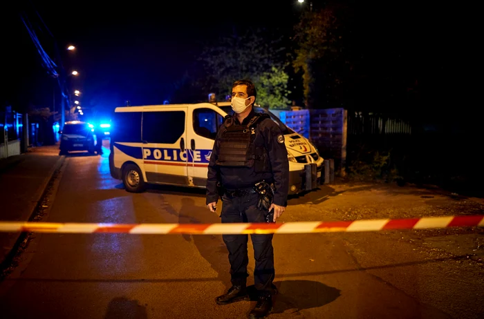 
    Preşedintele francez Emmanuel Macron s-a deplasat la locul atacului foto: AFP  