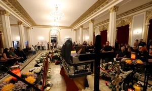 Priveghi Mihai Leu, în Hunedoara  Foto Daniel Guță  ADEVĂRUL (3) JPG