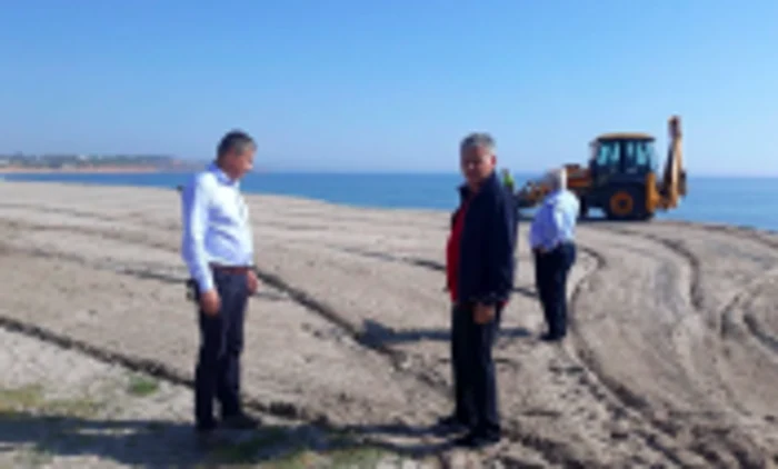 Ministrul Apelor şi Pădurilor Ioan Deneş pe litoral plaje control Sursa apepaduri.gov.ro