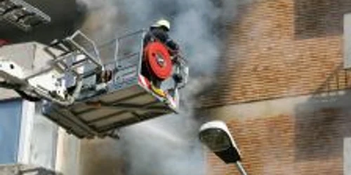 Pompierii suceveni au lichidat incendiul într-o oră. Foto arhivă