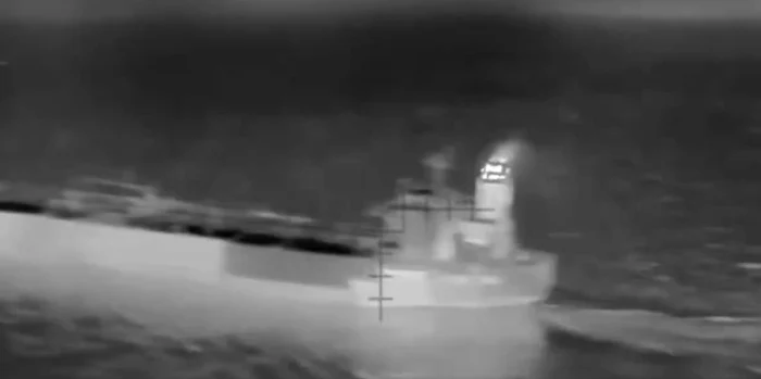 VIDEO SBU anunță o operațiune fără precedent. Un petrolier al flotei fantomă rusești, lovit cu drone în Marea Mediterană