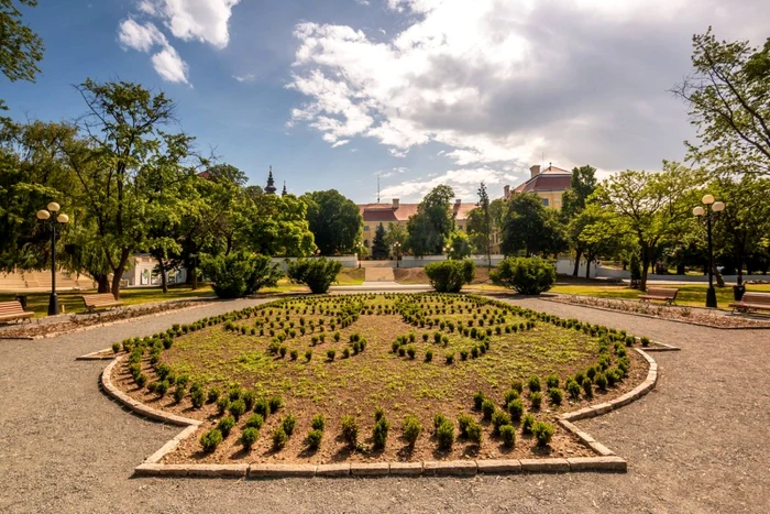 palatul baroc are grădină biblică