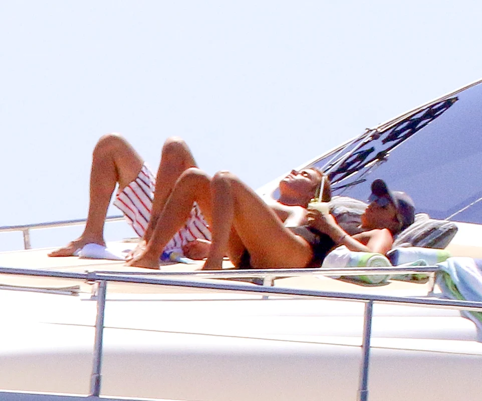 Exclusive    Justin Bieber And Sofia Richie On Yacht In Los Cabos ***NO USE W/O PRIOR AGREEMENT   CALL FOR PRICING*** jpeg