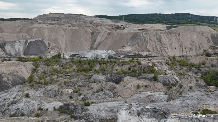 Halda de zgură a combinatului din Hunedoara. Foto: Daniel Guță. ADEVĂRUL