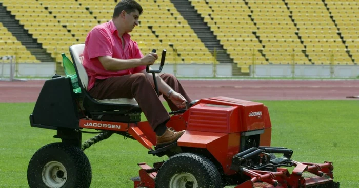 Adrian Oprişan are două experienţe triste legate de refacerea gazonului pe cel mai mare stadion al ţării