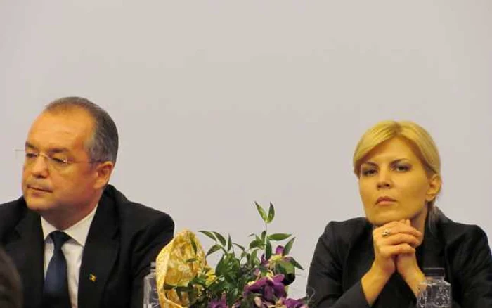 Emil Boc o susţine pe Elena Udrea în lupta pentru şefia partidului