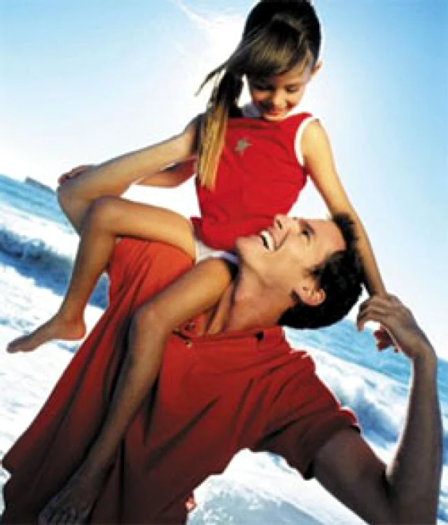 
    Uite cum să îi arăţi fetei tale că eşti cel mai bun tătic din lume!Foto Click!  