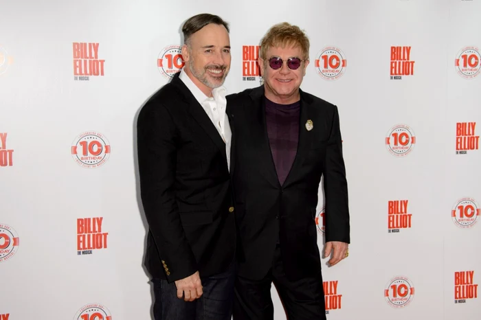 Elton John şi soţul său
au decis să dea în judecată site-urile Closermag.fr şi
TeleStar.fr şi revista VSD FOTO AP