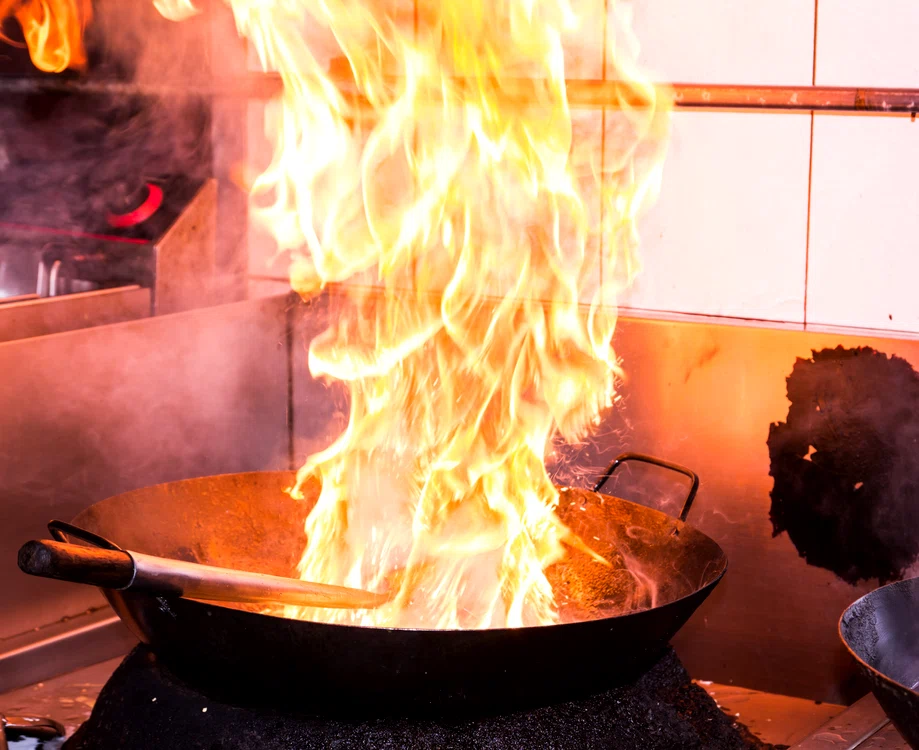 
    Uleiul încins din tigaie a luat foc(Foto: shutterstock.com)  