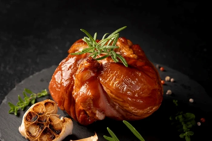 Ciolanul de porc poate fi gătit în numeroase feluri / foto: Shutterstock