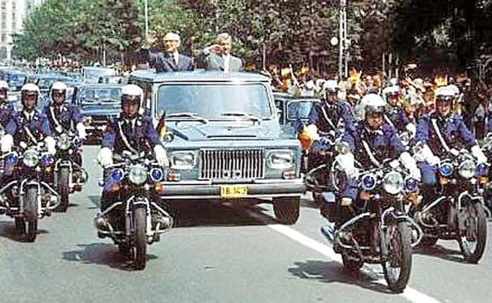 Ceauşescu îşi plimba invitaţii oficiali în celebrul AROFoto: anaf.ro