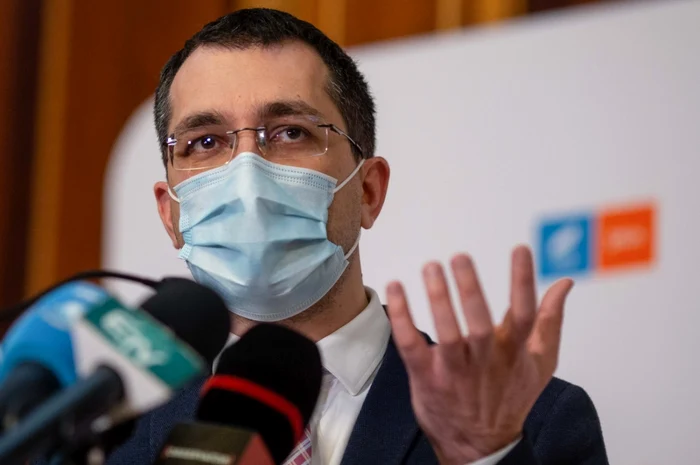 Voiculescu spune că a văzut contractul în dosarul de la DNA. FOTO Inquam Photos / Ilona Andrei