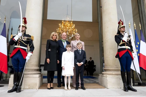 Prințesa Charlene și Albert de Monaco, primiți de cuplul Macron
