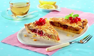 tarta cu coacaze rosii si migdale jpeg