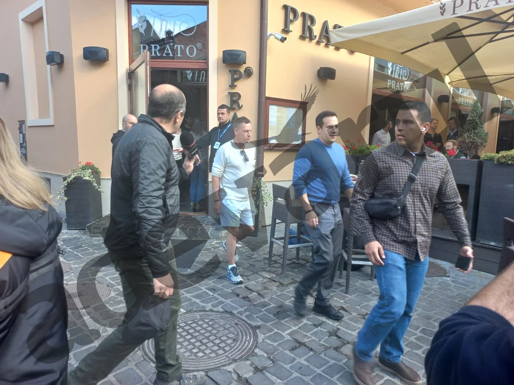Peter Thiel și partenerul său, Matt Danzeisen, la un restaurant din Brașov FOTO Ioan Buciumar